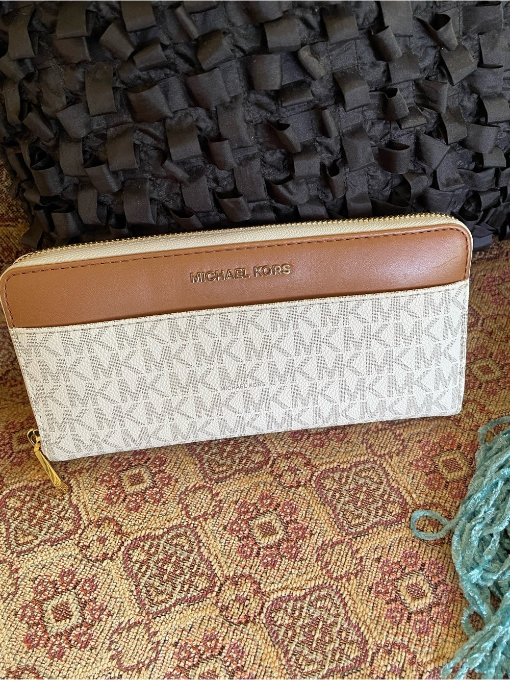 Michael Kors NEW No tags Mercer logo continental wallet vanilla